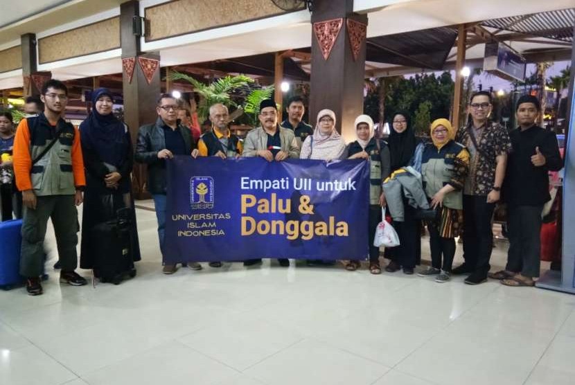 Pelepasan Tim Bantuan Medis Universitas Islam Indonesia (UII) di Bandara Adi Sutjipto.