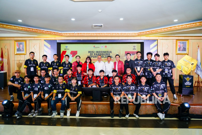 Pelepasan Tim Esports Free Fire Indonesia yang akan tampil di Grand Finals Free Fire World Series (FFWS) Southeast Asia 2025 Fall di Thailand pad Kamis (22/9/2025) di Kemenpora..