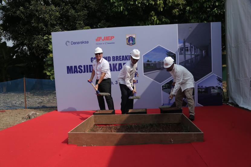 Peletakan batu pertama (groundbreaking) Pembangunan Masjid JIEP Jayakarta yang akan menjadi salah satu Masjid terbesar di Jakarta Timur yang siap untuk menampung 4.000 orang Jemaah di lahan seluas 8.800m2.