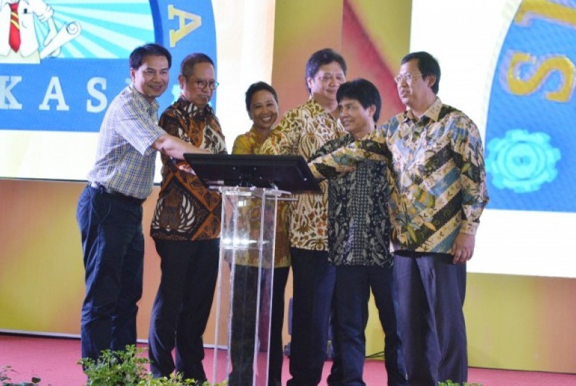 Peletakan batu pertama pabrik NPK di PT Pupuk Sriwijaya (Pusri), Palembang.