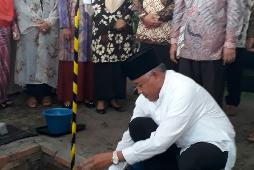 Peletakan batu pertama pembangunan Masjid KH Sudjak RS PKU Gamping. 