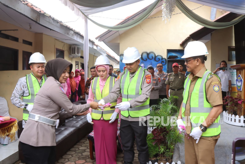 Peletakan batu pertama renovasi TK Kemala Bhayangkari 31 Kandanghaur Kabupaten Indramayu, Senin (3/3/2025). 