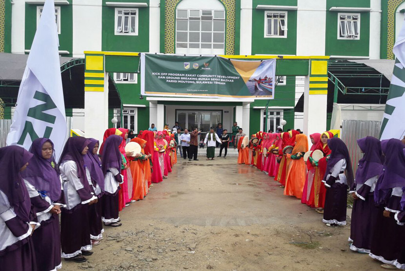 Peletakan batu pertama Rumah Sehat Baznas (RSB) Sulteng di Desa Siniu, Parimo, Sulteng, Jumat (24/2).  