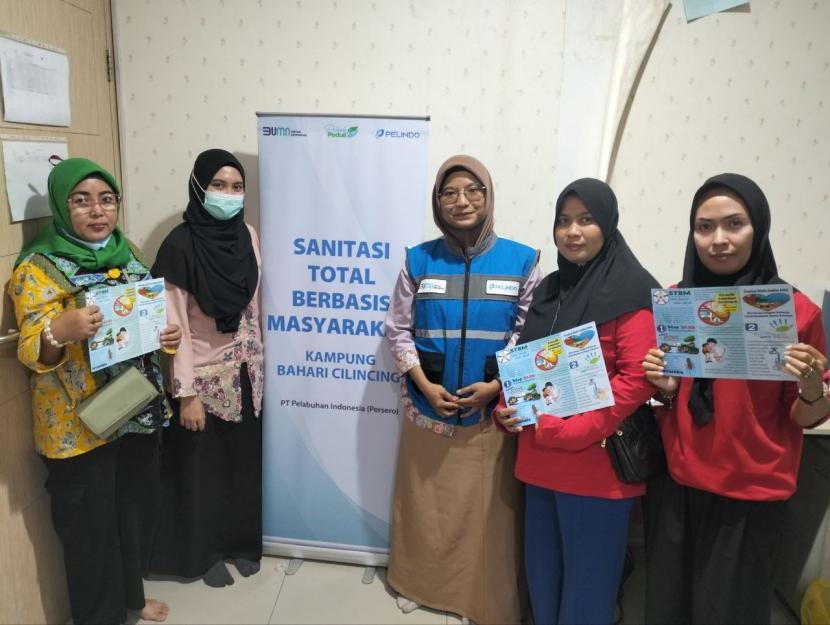 Pelindo dan Rumah Zakat melaksanakan pembekalan kader sanitasi total berbasis masyarakat sebagai wujud dari pemberian edukasi dan pendampingan kader untuk memberikan pengetahuan dan keterampilan kader dalam melakukan penyuluhan kepada warga dan melakukan identifikasi STBM, Sabtu (28/9/2024).