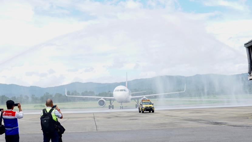 Pelita Air membuka rute penerbangan baru Jakarta-Kendari-Jakarta (langsung) dengan melakukan penerbangan perdana dari Terminal 3 Bandara Soekarno-Hatta Jakarta (CGK) ke Bandara Halu Oleo Kendari (KDI) pada Rabu (24/4/2024).