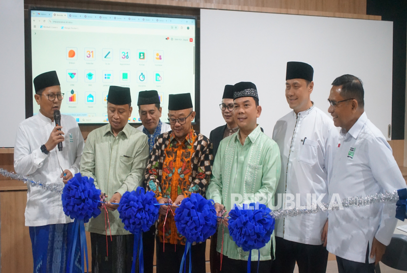 Peluncuran aplikasi digitalisasi Pesantren Cendikia Amanah di Depok, Sabtu (9/3/2025).