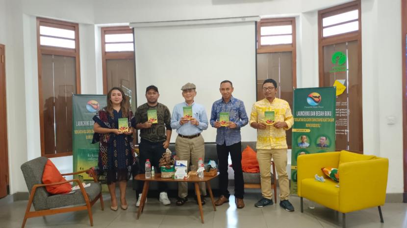 Peluncuran buku berjudul Kekuatan Oligarki dan Orang Kuat dalam Bisnis Biodiesel di Kekini Workspace, Jakarta Pusat, Senin (3/1/2022).