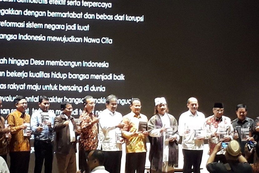 Peluncuran dan diskusi buku Tiga Tahun Jokowi Wujud Kerja Nyata di Perpustakaan Nasional, Jakarta,  Senin (6/11). 