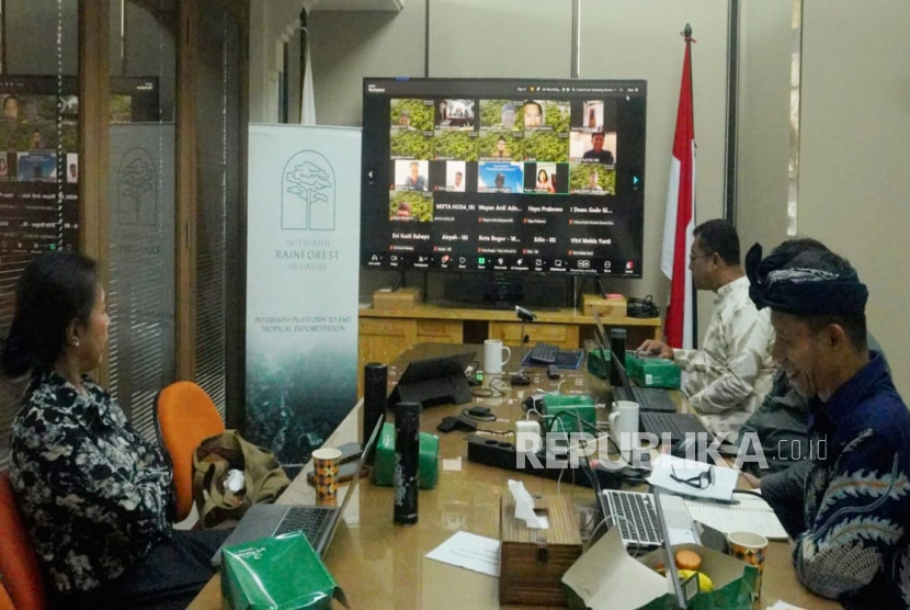 Peluncuran dan Lokakarya Panduan Ajaran Agama serta Buku Rumah Ibadah secara hybrid di kantor Yayasan Econusa, Jakarta, Sabtu (30/8/2025).