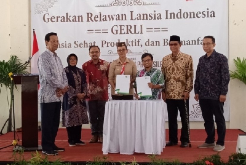 Peluncuran Gerakan Relawan Lansia Indonesia (Gerli) yang dilakukan  Dompet Dhuafa Yogyakarta di Auditorium Bumi Perkemahan Kwarda DIY  Babarsari, Sabtu (27/4).