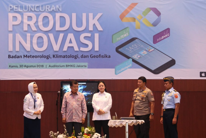Peluncuran inovasi teknologi 4.0 dilakukan oleh Wakil Presiden (Wapres) RI, Jusuf Kalla, dan didampingi oleh Menko Pembangunan Manusia dan Kebudayaan (PMK), Puan Maharani; Kepala BMKG, Dwikorita Karnawati; dan Wakapolri, Ari Dono, Kamis (30/8) siang, di Auditorium utama Kantor BMKG, Jakarta Pusat. 