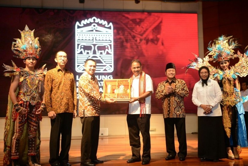 Peluncuran Lampung Krakatau Festival 2017 oleh Gubernur Lampung M. Ridho Ficardo bersama Menteri Pariwisata Arief Yahya di Balairung Soesilo Soedarman, Kementerian Pariwisata