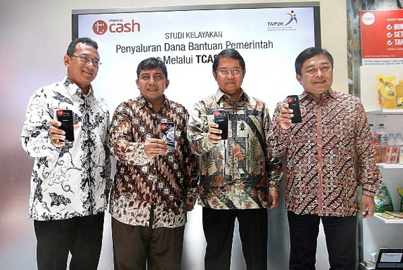 Peluncuran layanan Tcash TAP oleh Menkominfo Rudiantara di Jakarta, Kamis (15/15)