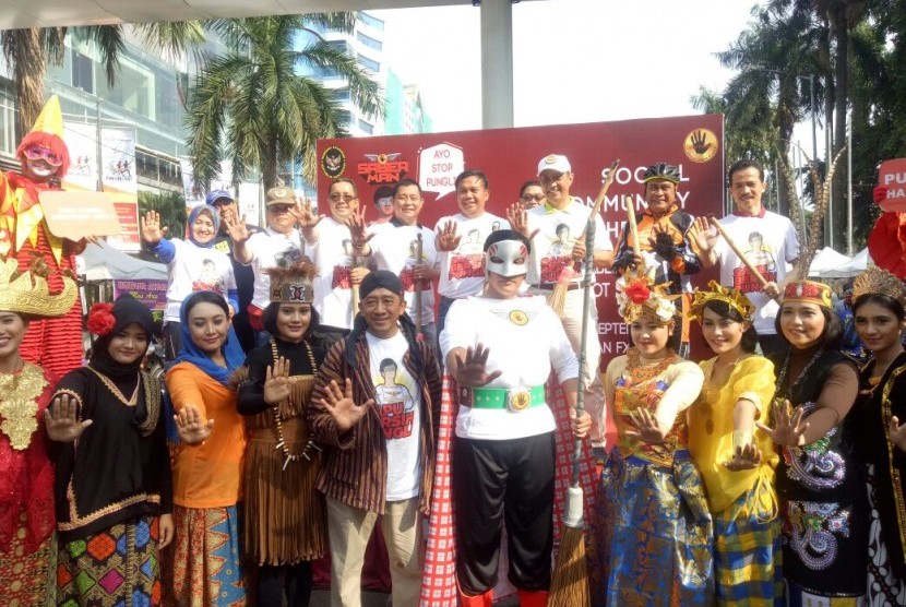 Peluncuran Maskot Satgas Saber Pungli 'Saberman' di CFD FX Sudirman, Ahad (17/7).