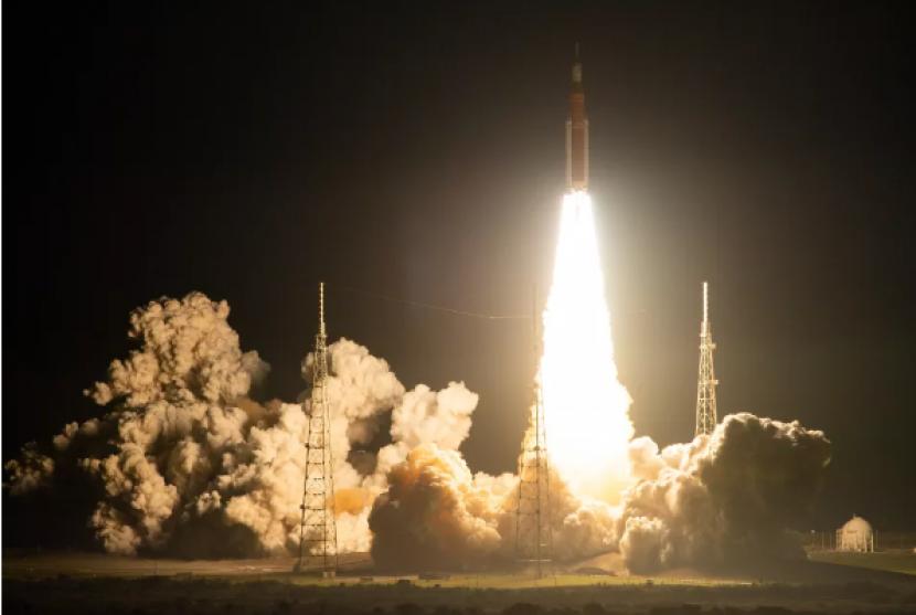 Peluncuran misi Artemis 1, misi tak berawak NASA ke Bulan.