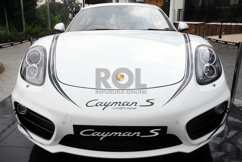 Peluncuran mobil Porsche terbaru tipe Cayman di Jakarta, Selasa (19/3). (Republika/Aditya Pradana Putra) 