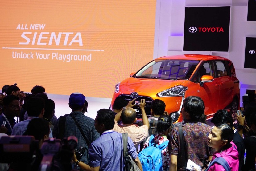 Peluncuran MPV Toyota Sienta di ajang IIMS 2016