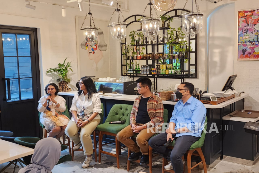 Peluncuran pameran digelar di 2Madison Kemang, Jakarta Selatan bersama pengurus Yayasan Rawinata Dwituna, lembaga yang melayani kebutuhan pendidikan penyandang tunaganda netra di Jakarta Timur pada Kamis, (27/2/2025).