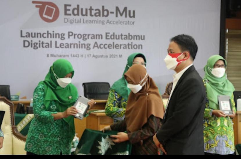 Peluncuran program akselerasi pendidikan EdutabMu.