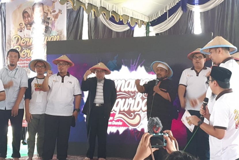 Peluncuran program Global Qurban 2019 bertema Dermawan  Berqurban, Berkahnya Bahagiakan Dunia di Lumbung Ternak Wakaf di desa Gadu, Kecamatan Sambong, Kabupaten Blora, Jawa Tengah, Kamis (11/7).