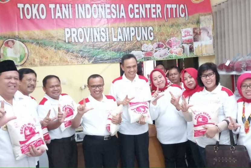 Peluncuran Pusat Toko Tani di Lampung, Rabu (25/4).