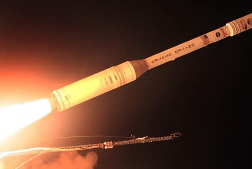 Peluncuran roket Taurus XL.