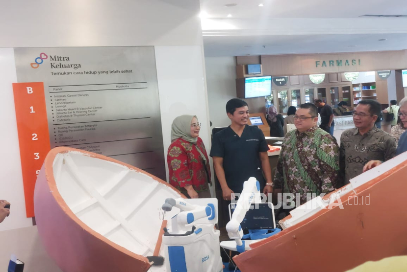Peluncuran ROSA (Robotic Orthopedic Surgical Assistant) by Zimmer Biomet. 