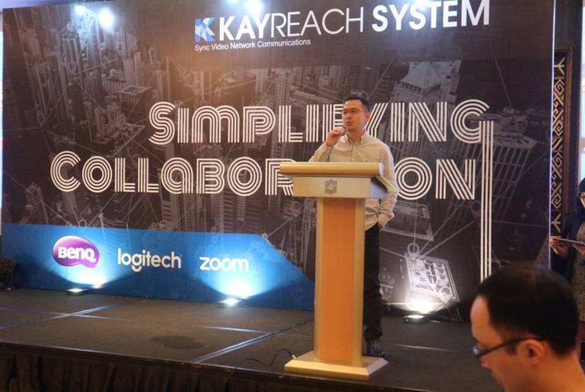 Peluncuran Simplifying Collaboration. Direktur Penjualan Kayreach System, Handry di acara peluncuran Simplifying Collaboration yang berkolaborasi dengan BenQ, Logitech, dan Zoom, di Jakarta Pusat, Rabu (20/2).