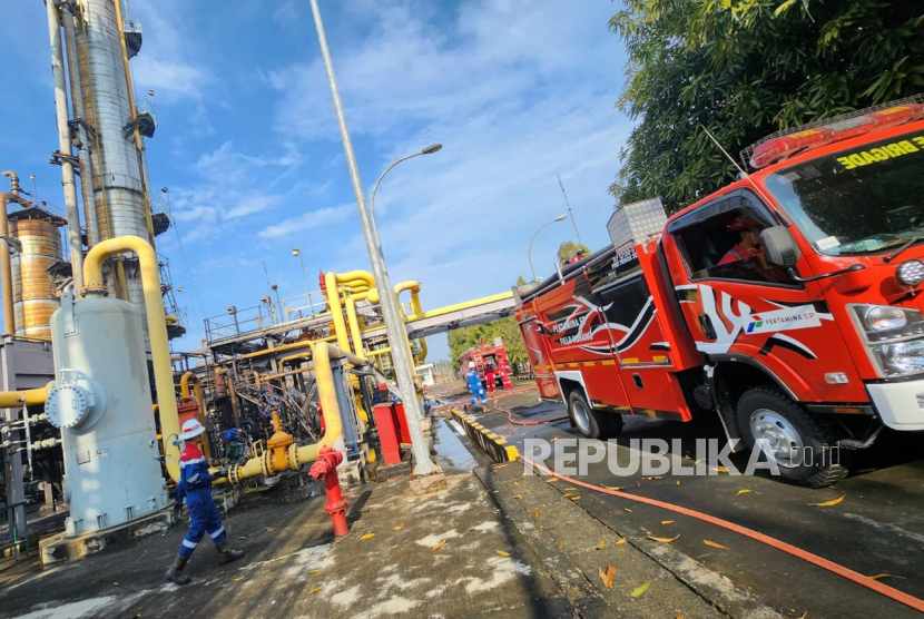 Pemadaman api akibat ledakan pipa gas Pertamina EP Regional 2 zona 7 Field Subang