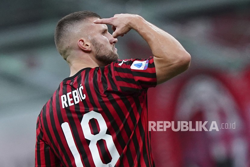 Penyerang AC Milan Ante Rebic absen dalam laga kontra Juventus.