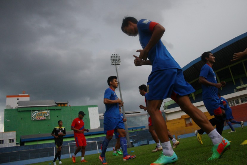 Pemain Arema Indonesia menggelar latihan jelang laga Indonesia Super League (ISL)