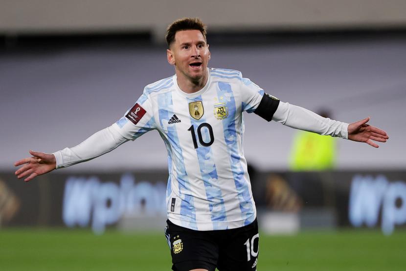 Striker Argentina Lionel Messi merayakan gol selama kualifikasi Piala Dunia 2022, antara Argentina dan Bolivia, di Stadion Monumental di Buenos Aires, Argentina, 9 September 2021.