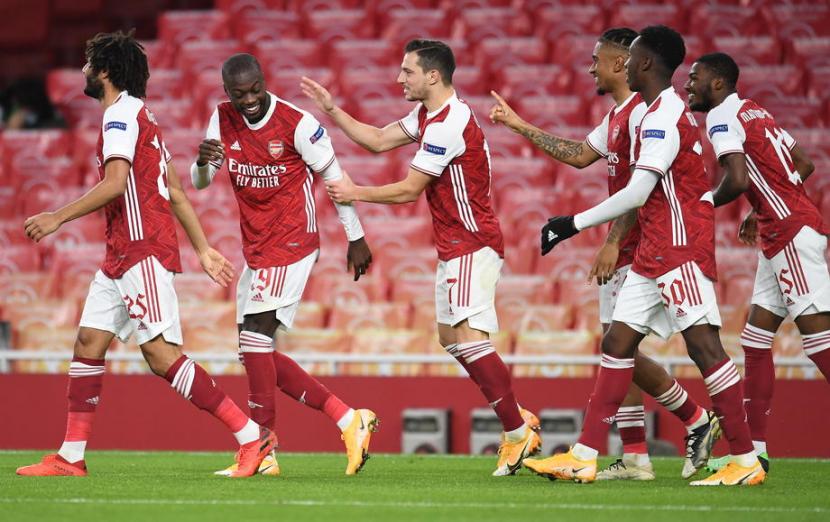 Pemain Arsenal Nicolas Pepe (kedua kiri) merayakan gol bersama rekan-rekannya saat menghadapi Dundalk di Liga Europa.