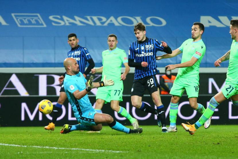 Mantan pemain Atalanta yang kini membela Torino, Aleksey Miranchuk (tengah).