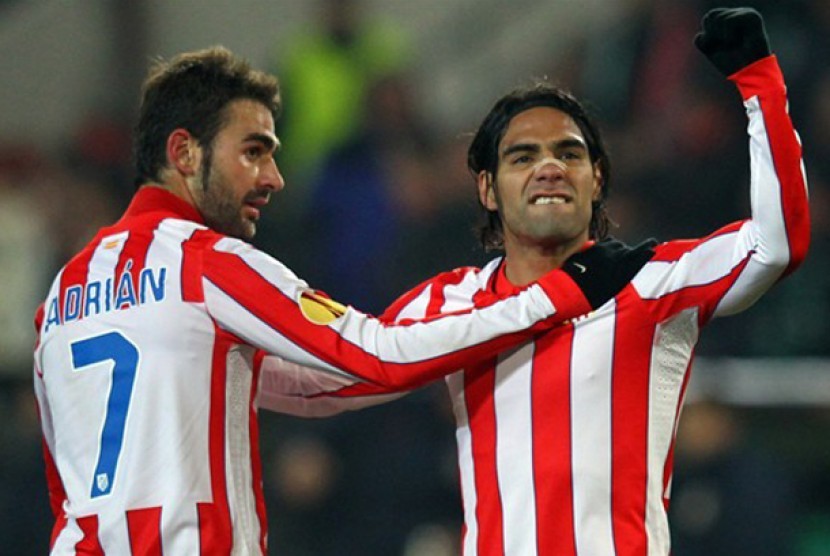 Pemain Atletico de Madrid, Falcao rayakan kemenangan mereka usai pertandingan melawan Hanoover di laga kedua perempat final UEFA Europe League, Jumat (6/4) dini hari WIB. (Foto:UEFA)