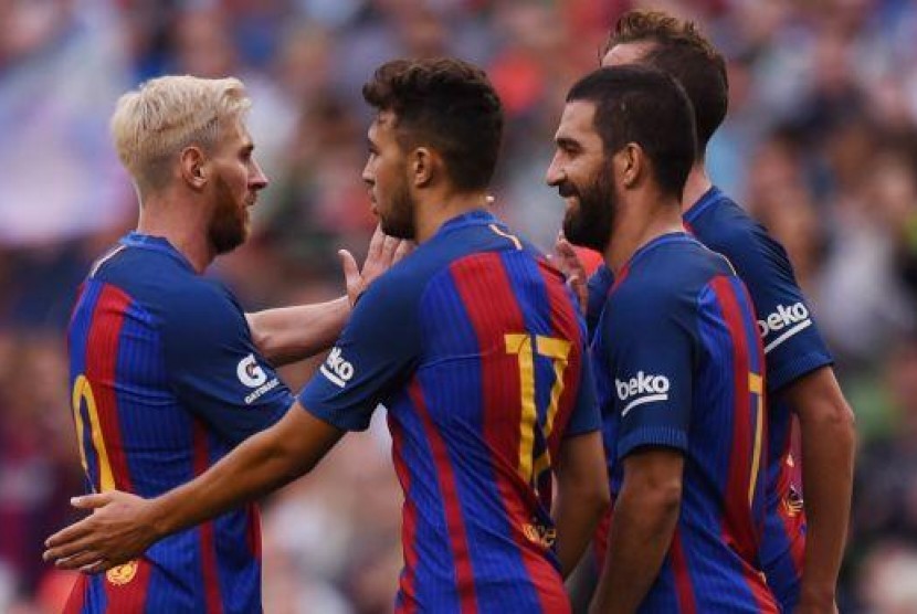 Pemain Barcelona merayakan gol ke gawang Celtic dalam laga pramusim, Ahad (31/7).