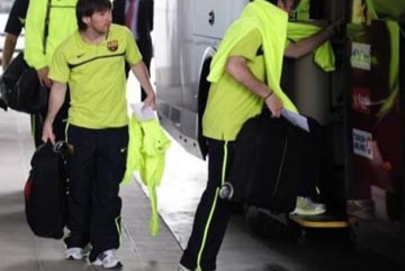 Pemain Barcelona naik bus (ilustrasi).