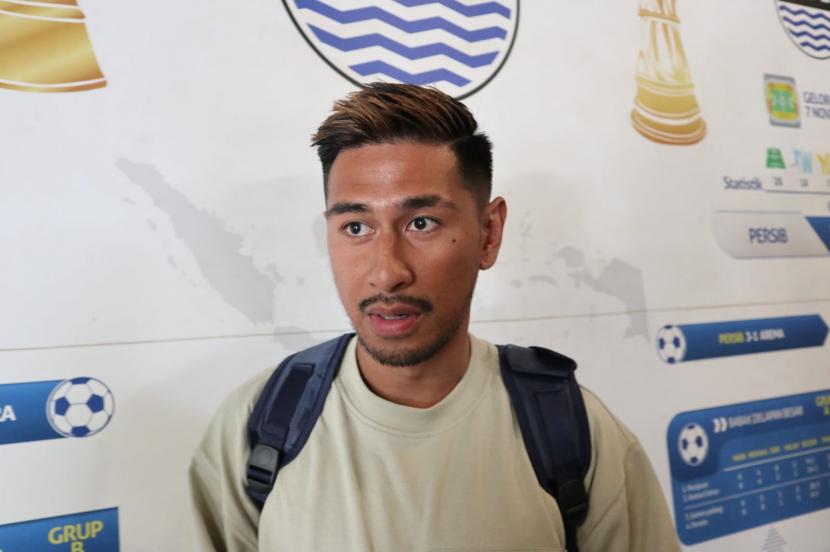 Bek sayap asal Filipina Daisuke Sato diketahui menjadi legiun asing yang memiliki kontrak paling lama bersama Persib Bandung yaitu hingga tahun 2025.