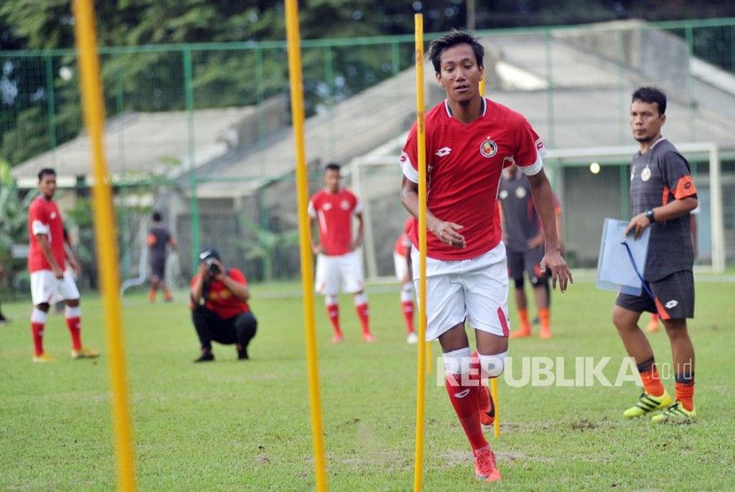 Pemain baru Semen Padang FC, Syaiful Indra Cahya mengikuti latihan perdana di lapangan Mess Indarung, Padang, Sumatera Barat, Kamis (10/1/2019).