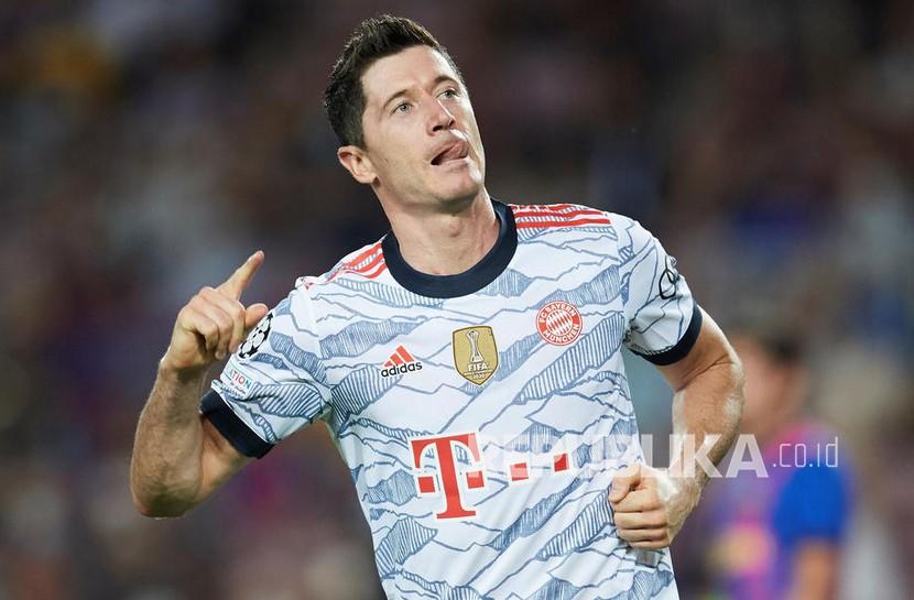  Pemain Bayern Muenchen Robert Lewandowski diklaim meraih Ballon d'Or 2021.