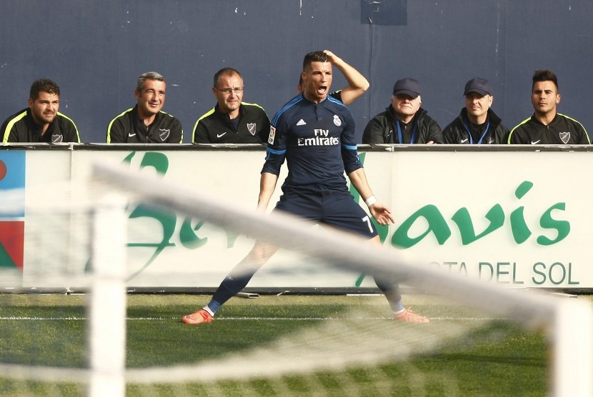 Cristiano Ronaldo melakukan selebrasi khasnya pertama kali saat menggunakan kostum Real Madrid.