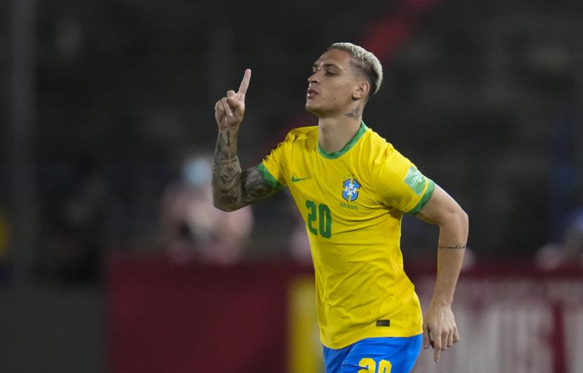 Pemain Manchester United (MU) dan timnas Brasil, Antony, yang dikeluarkan dari skuad Brasil pada Senin (4/9/2023) menyusul tuduhan dugaan kekerasaan dalam rumah tangga (KDRT).