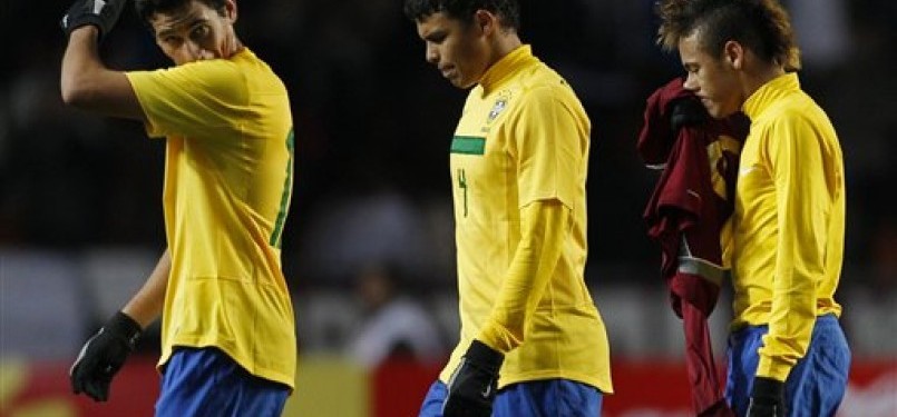 Pemain Brasil berjalan lesu setelah ditahan imbang Venezuela 0-0 di laga Grup B Copa America pada Senin (4/7)