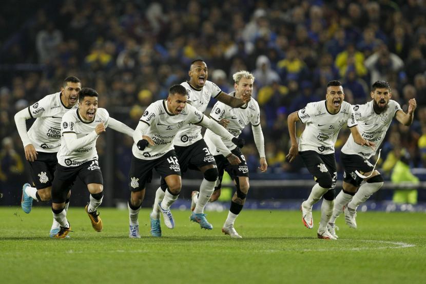 Para pemain klub Brasil Corinthians. Pemain muda Corinthians, Gabriel Marcado, kini menjadi incaran klub-klub top Eropa. 