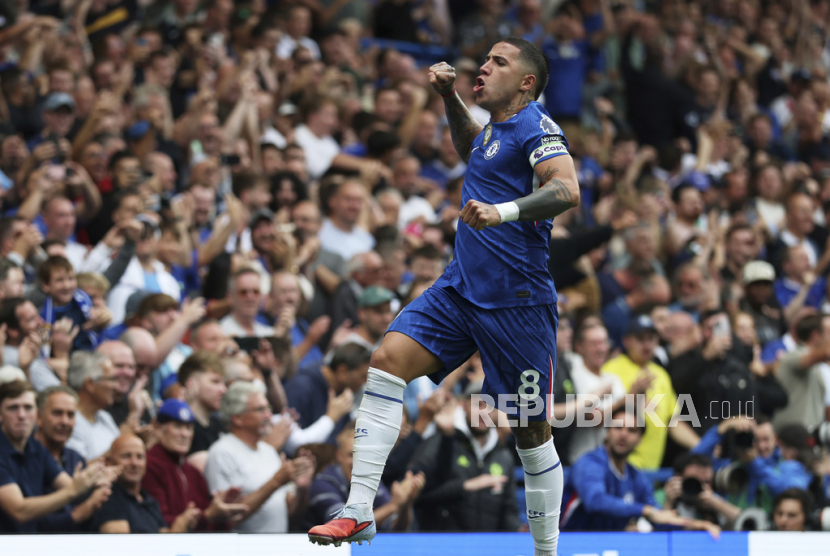 Pemain Chelsea Enzo Fernandez merayakan gol kedua timnya dalam pertandingan Liga Primer Inggris antara Chelsea dan Fulham di Stadion Stamford Bridge, London, Sabtu, 30 Agustus 2025.