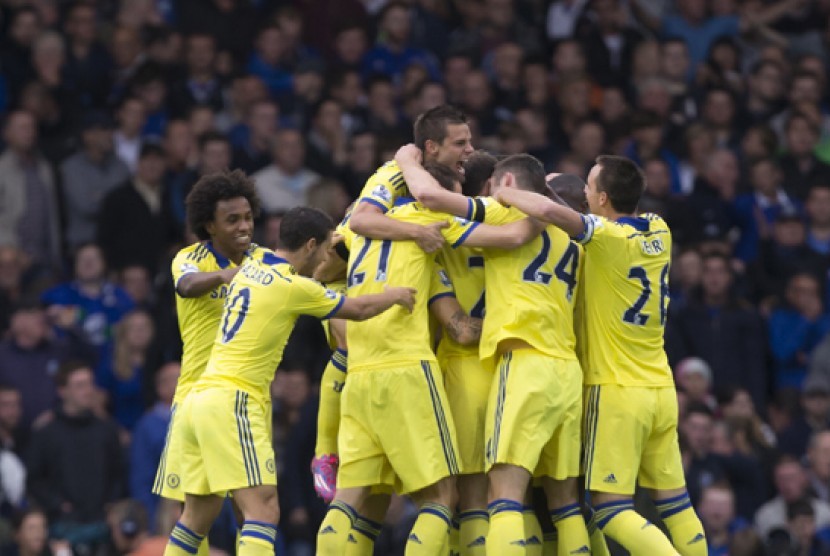 Pemain Chelsea merayakan gol ke gawang Everton, Ahad (31/8) dini hari WIB.