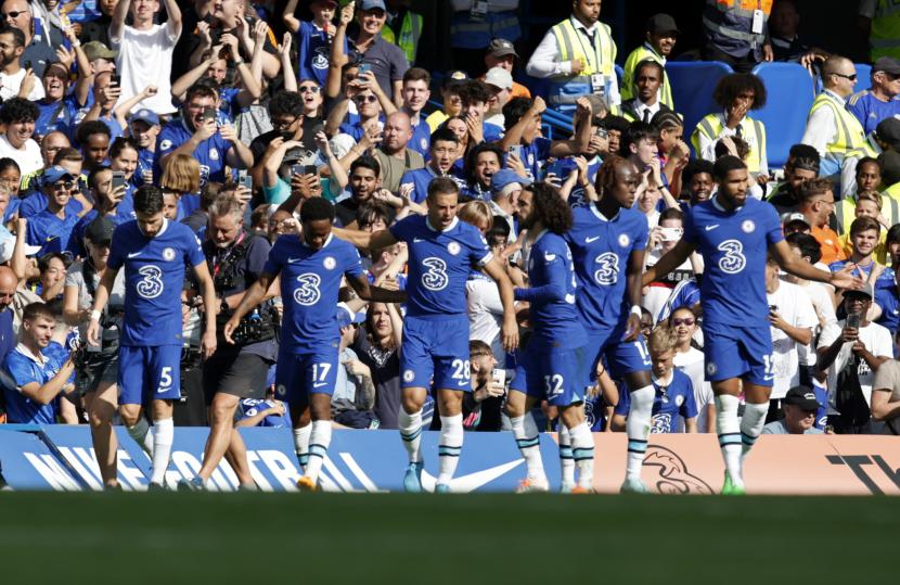 Para pemain Chelsea merayakan kemenangan.