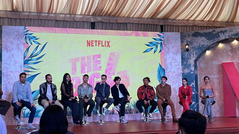 Pemain dan kru film asli Netflix Indonesia The Big 4 dalam acara jumpa pers di The Dharmawangsa Hotel, Jakarta Selatan, Kamis (15/12). 