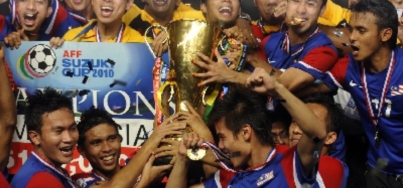 Pemain dan offisial timnas Malaysia meluapkan kegembiraanya usai menjuarai Piala AFF 2010.