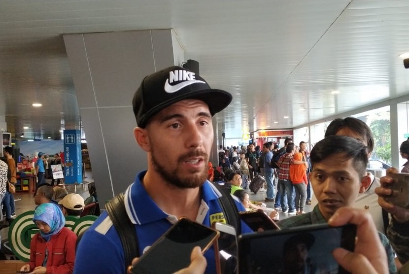 Pemain depan Persib, Jonathan Bauman di Husein Sastranegara, Kota Bandung, Ahad (9/12).